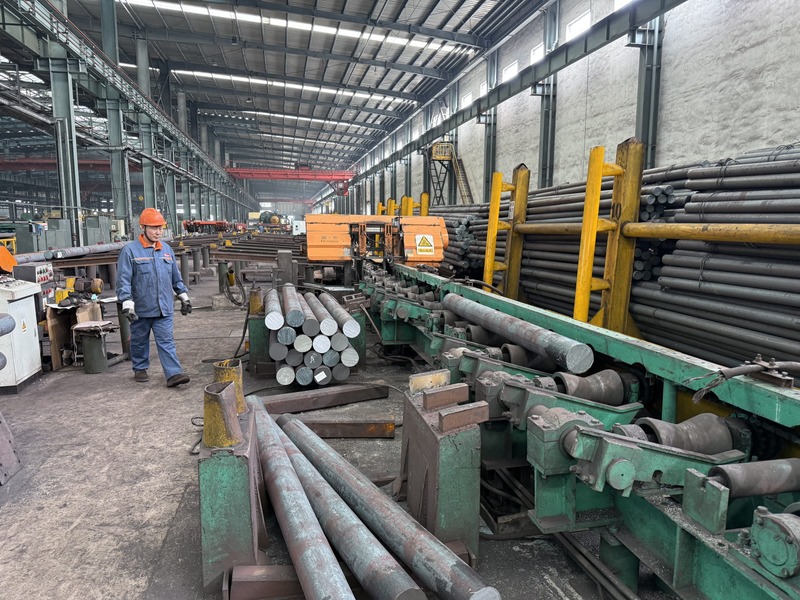 Precision machine shop tooling area for large-diameter molds